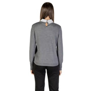 Woman wearing Morgan De Toi classic grey long-sleeved knitwear with white collar and keyhole back