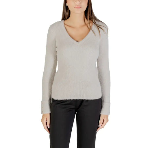Hellgrauer, langärmeliger V-Ausschnitt-Pullover mit Rippbündchen von Morgan De Toi Strickwarenkollektion