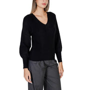 Women’s black V-neck sweater with puffed sleeves from Morgan De Toi, long knit top