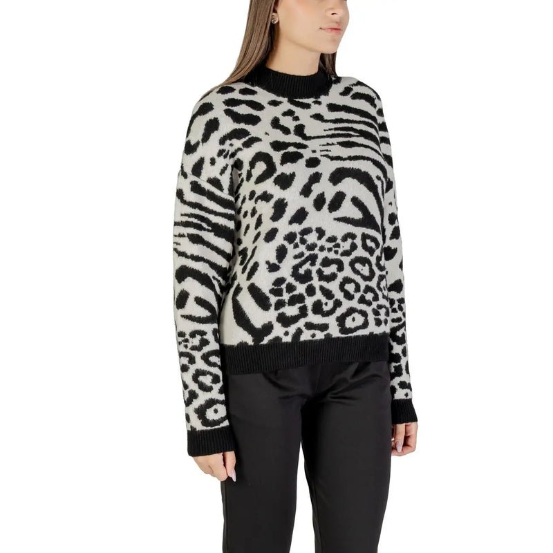 Morgan De Toi Weißer Damen-Strickpullover mit Leopardenmuster in Schwarz und Weiß, geripptem Rundhalsausschnitt, Bündchen und Saum.