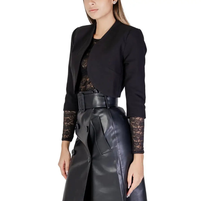 Morgan de toi Schwarze Damenstrickjacke mit 3/4-Ärmeln und Spitzendetails an den kurzen Ärmeln im Blazer-Stil