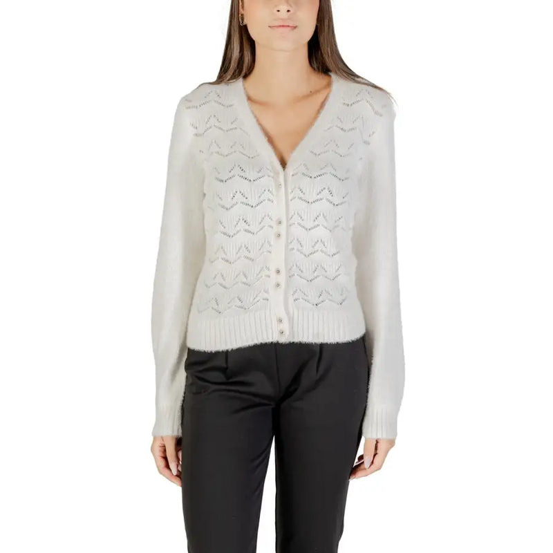 Women’s white fuzzy cardigan with V-neck and button closure from Morgan De Toi