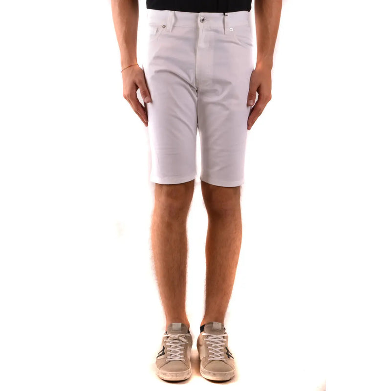 Moschino Short en coton pour femme, en denim blanc, à cinq poches et fermeture boutonnée, vue de face