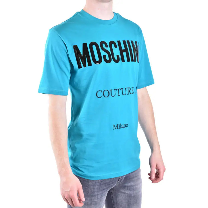 Türkis Moschino Männer T-shirt mit kräftigem Schwarz Moschino Couture-Schriftzug und Milano-Aufdruck auf der Vorderseite