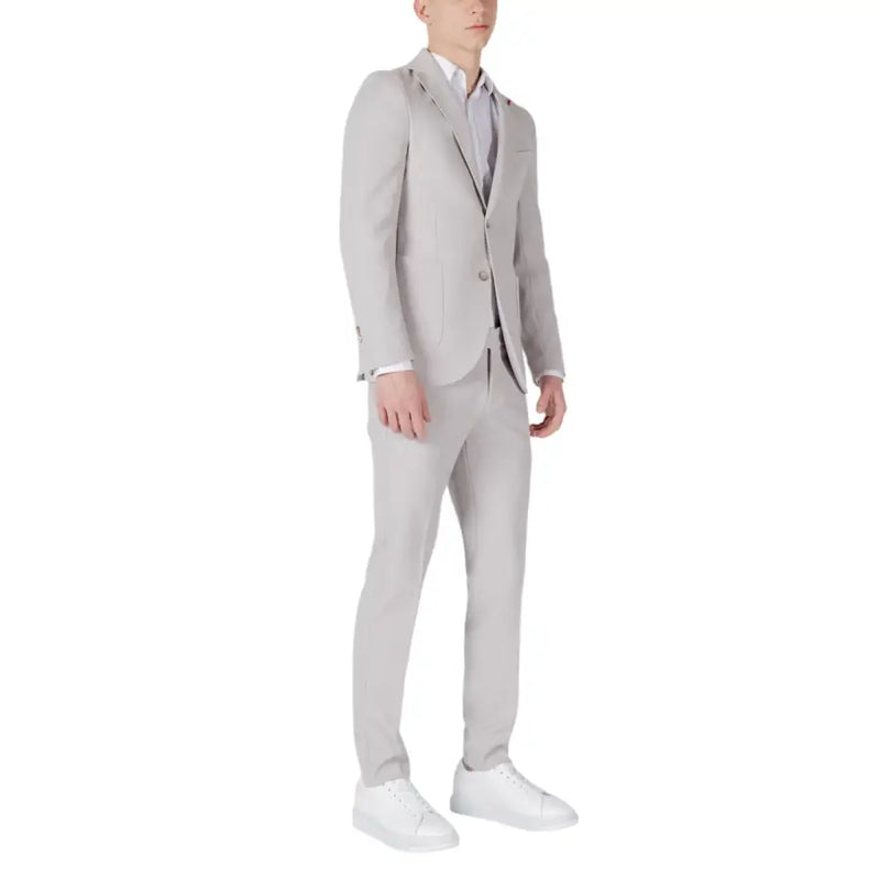 Mulish men grey slim fit three-piece suit in polyester viscose blend with a tailored fit and subtle texture