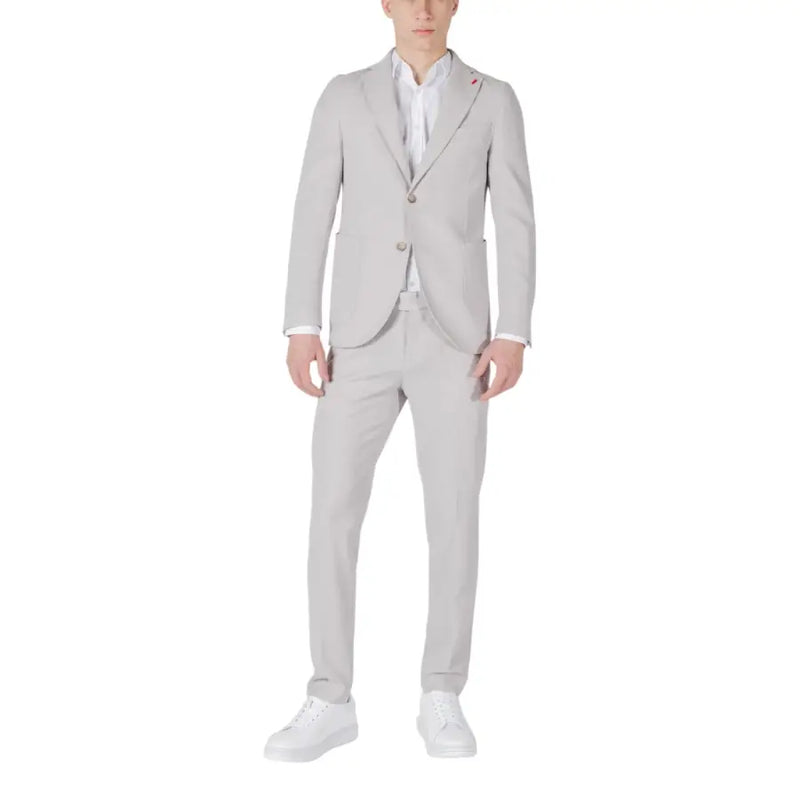 Mulish men grey slim fit suit in polyester viscose blend with a light gray tailored single-breasted jacket and matching trousers