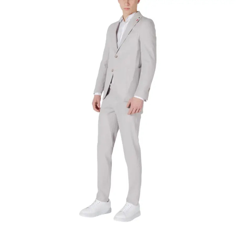 A tailored mulish men grey slim fit suit in polyester viscose blend with subtle texture and clean lines