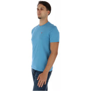 Napapijri Herren-T-Shirt aus hellblauer Baumwolle mit Rundhalsausschnitt und kleinem roten Logo auf der linken Brustseite