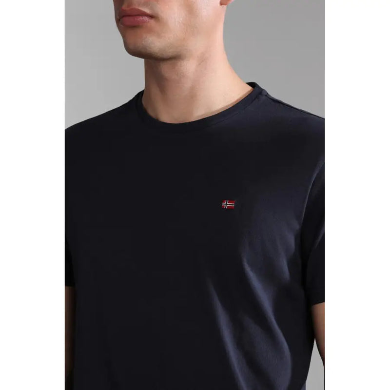 Napapijri men t-shirt black short-sleeved cotton with small embroidered norwegian flag on left chest