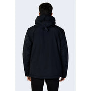 Napapijri Schwarze Steppjacke für Herren mit Kapuze und dezenten Ziernähten, Vorderansicht