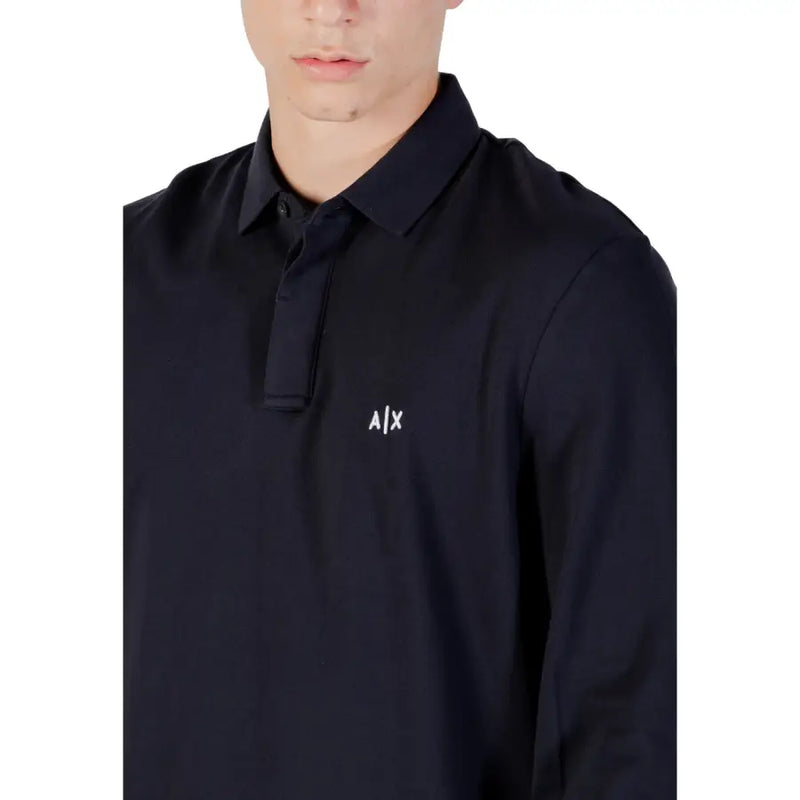 Marineblaues langärmeliges Poloshirt mit schwarzem Armani Exchange Stoff mit einem dezenten, weiß gestickten Logo auf der Brust