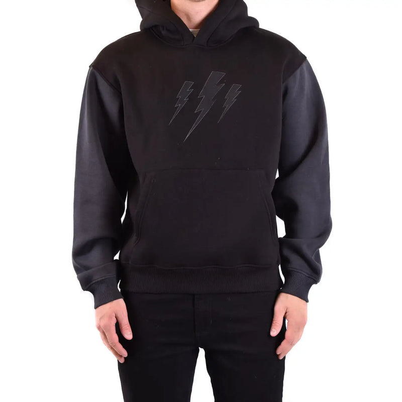 Neil Barrett Herren-Kapuzenpullover aus schwarzer Baumwolle mit dunkelgrauen Ärmeln und geprägtem Blitzmotiv auf der Brust