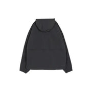 New balance Schwarzer Herrenblazer aus Nylon mit Kapuze und Reißverschluss in elegantem, minimalistischem Design mit dezenten Ziernähten.