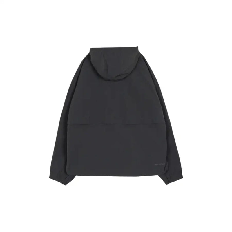 New balance Schwarzer Herrenblazer aus Nylon mit Kapuze und Reißverschluss in elegantem, minimalistischem Design mit dezenten Ziernähten.