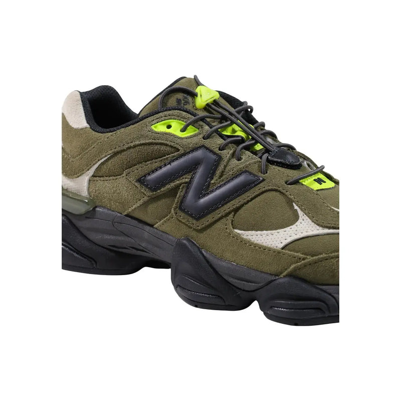 New Balance Grüne Herren-Sneaker aus Wildleder, Modell 990v3, mit olivgrünem Wildleder, schwarzer Sohle und neongelben Akzenten