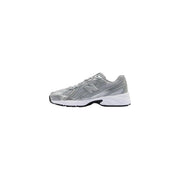 New balance graue Herren-Sneaker mit silbernem Mesh-Obermaterial und weißer Textilzwischensohle