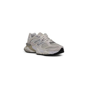 Beige new balance Baskets en cuir pour homme 990v3 avec empiècements en mesh synthétique, logo argenté et semelle épaisse en caoutchouc