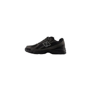 New balance Schwarze Herren-Sneaker aus Synthetik, Slip-on-Schuhe mit elegantem, minimalistischem Design und dezentem weißen Seitenlogo.