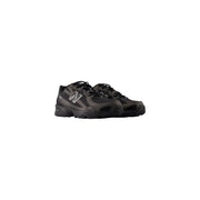 New Balance Schwarze Herren-Sneaker aus Synthetikmaterial zum Hineinschlüpfen mit elegantem, minimalistischem Design und dezenten grauen Akzenten an der Seite.