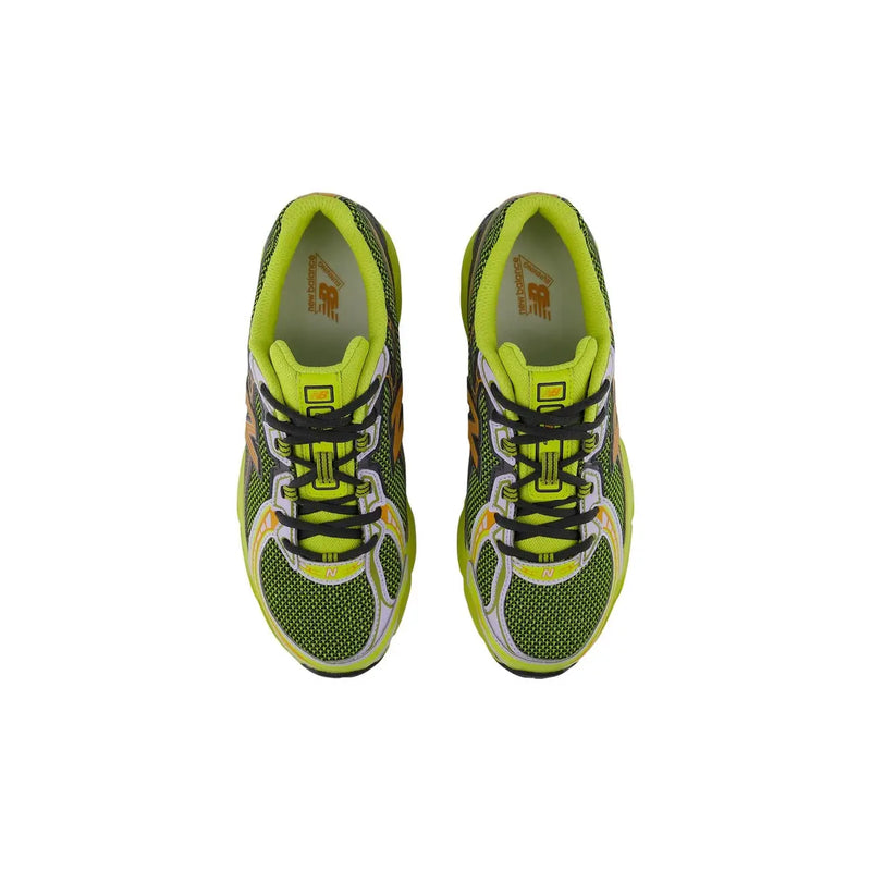 Vert néon éclatant new balance Baskets pour hommes avec lacets noirs et subtiles touches orange, fabriquées en matière synthétique.