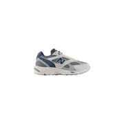 New Balance Herren-Sneaker in Weiß und Marineblau mit Mesh- und Synthetik-Overlays für den Freizeitbereich