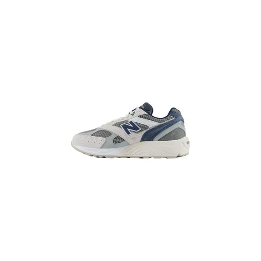 New Balance men sneakers in white and navy blue featuring mesh and synthetic overlays with leather details