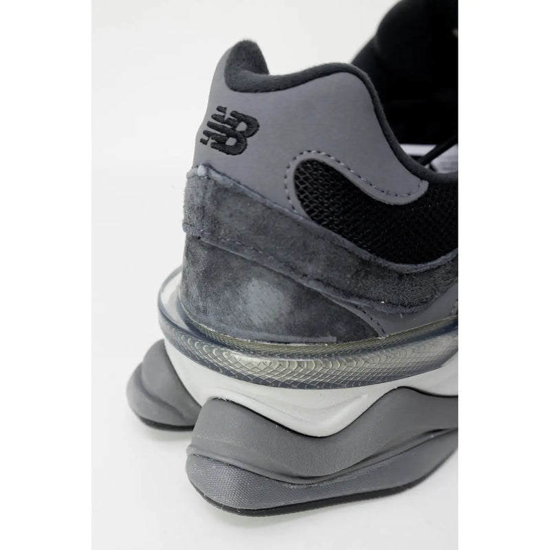 New balance Herren-Sneaker in Grau mit schwarzen Akzenten und einer robusten, mehrlagigen Gummisohle für erhöhte Strapazierfähigkeit