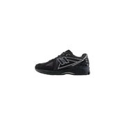New balance Schwarze Herren-Sneaker aus Synthetik mit silbernen Logo-Akzenten für sportliche Aktivitäten