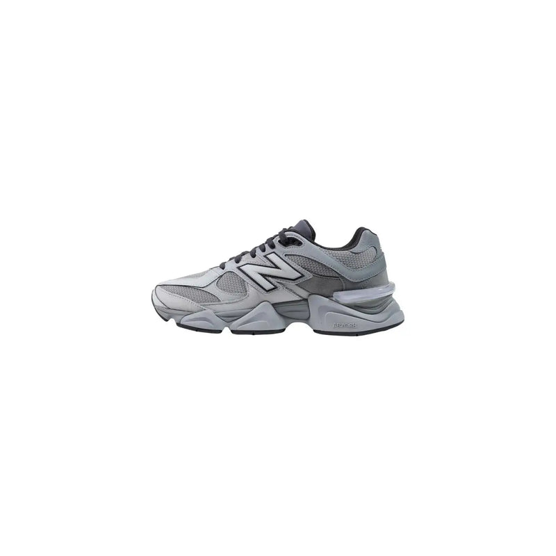 Grau new balance Herren-Sneaker aus Wildleder mit Mesh- und Synthetik-Overlays und einer markanten, klobigen Sohle