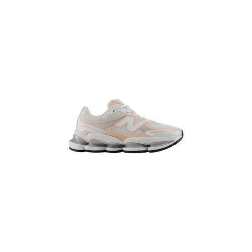 New Balance Baskets grises pour femmes avec tige en mesh rose pastel et rembourrage multicouche en matière textile synthétique