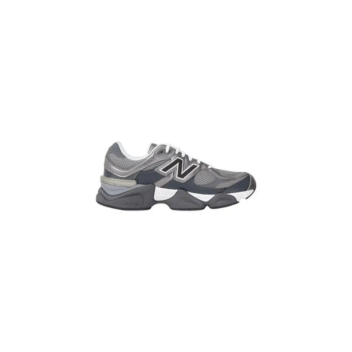 New balance graue Damen-Sneaker aus Synthetik mit Mesh-Obermaterial, klobiger Zwischensohle und schwarzem Logo