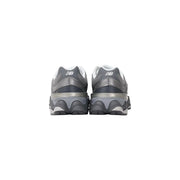 New balance women grey synthetic sneakers featuring gray and white textured mesh upper and chunky rubber sole