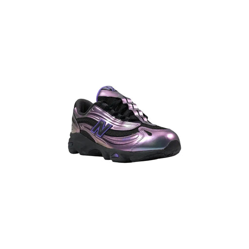 New Balance Lila Damen-Sneaker aus Synthetik mit schimmerndem Finish, schwarzem Mesh und Gummisohle