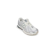 White New Balance 260 running shoe with silver mesh and synthetic overlays in fabric size 3 for women
