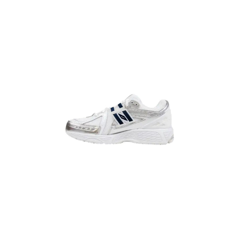 New Balance women’s white synthetic sneakers with silver accents and navy branding