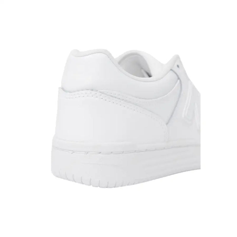 New Balance Baskets blanches en cuir pour femme, au design minimaliste épuré et aux coutures discrètes, pointure 3