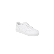 New Balance Baskets blanches pour femme, pointure 3, au design minimaliste épuré et ornées de perforations.