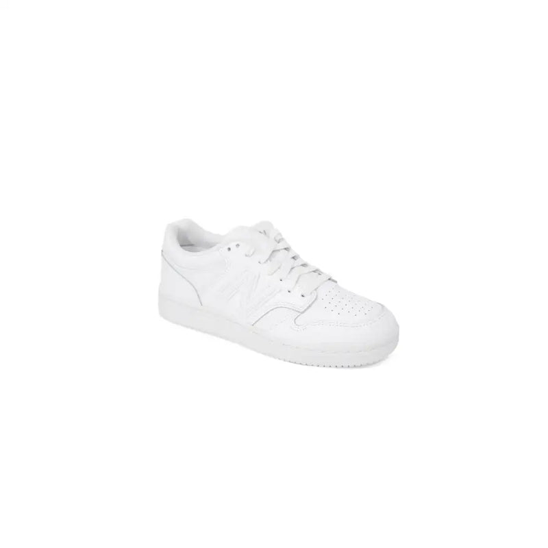 New Balance Baskets blanches pour femme, pointure 3, au design minimaliste épuré et ornées de perforations.