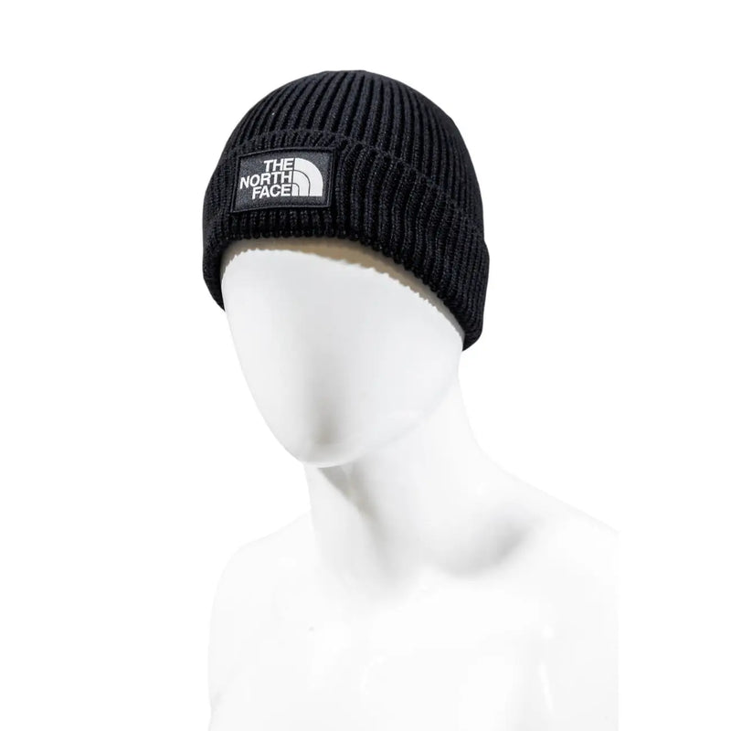 Schwarze, gerippte Strickmütze von The North Face mit weißem, gesticktem Logo-Patch, Vorderansicht