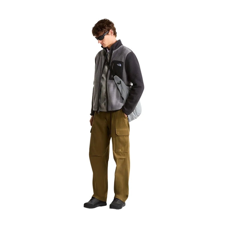 Veste polaire The North Face Yumiori pour homme, grise et noire, avec empiècement avant texturé, vue de face