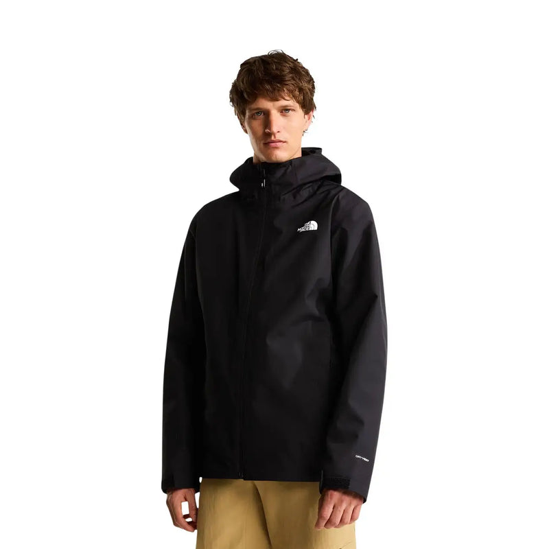 The North Face Quest Tri Jacke für Herren in Schwarz mit Kapuze und dezentem weißen Logo auf der Brust, Vorderansicht