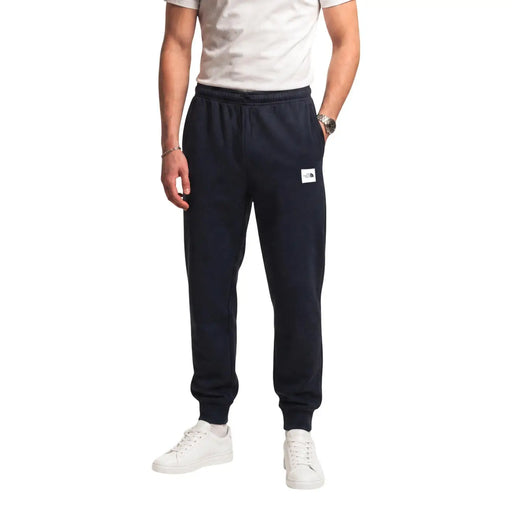 Schwarze Herren-Fleecehose von The North Face in Dunkelblau mit weißem Logo-Patch am linken Oberschenkel