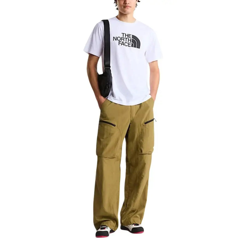 White The North Face men t-shirt with short sleeves and a black logo, ideal for casual outdoor wear