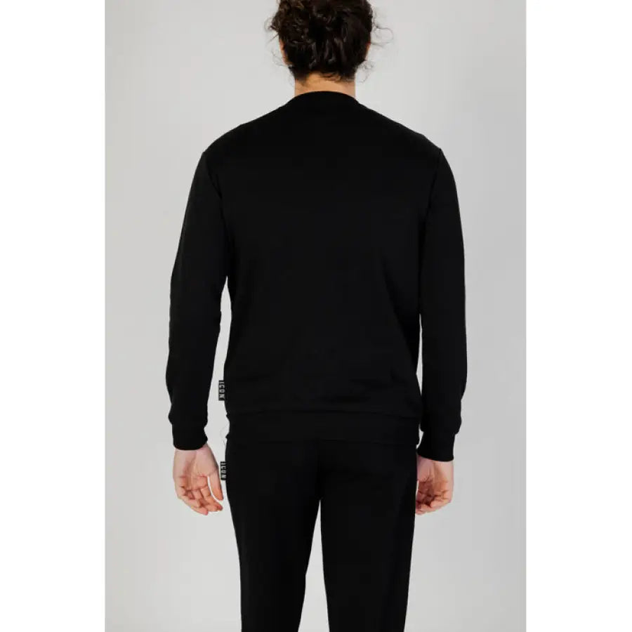 
                      
                        North Face black logo sweater for men - urban city style fashion
                      
                    