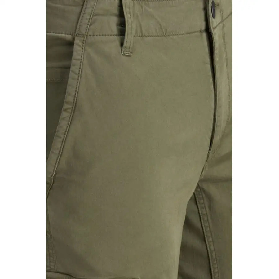 
                      
                        Jack & Jones men trousers featuring North Face stretch shorts for men.
                      
                    
