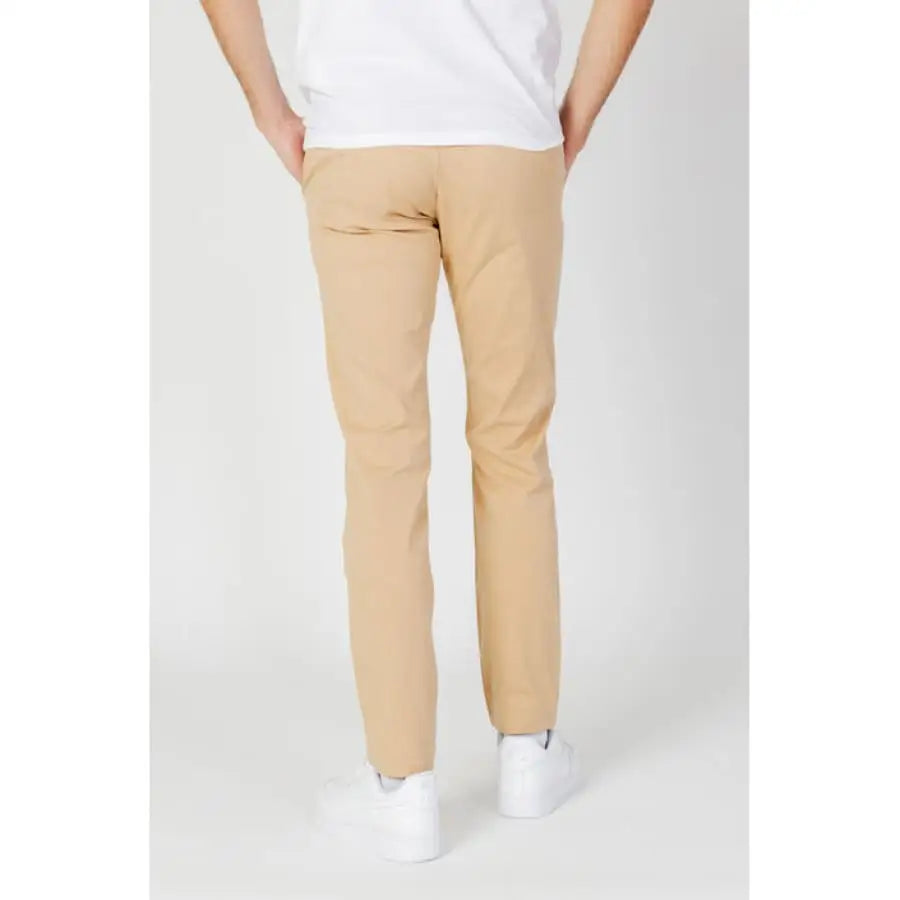 
                      
                        Tommy Hilfiger Jeans men’s trousers in straight fit chino style on model
                      
                    