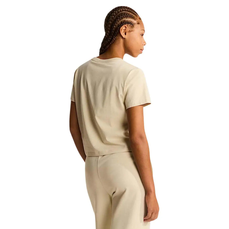 The north face women beige cotton short-sleeved t shirt with a simple crew neckline and round neck design