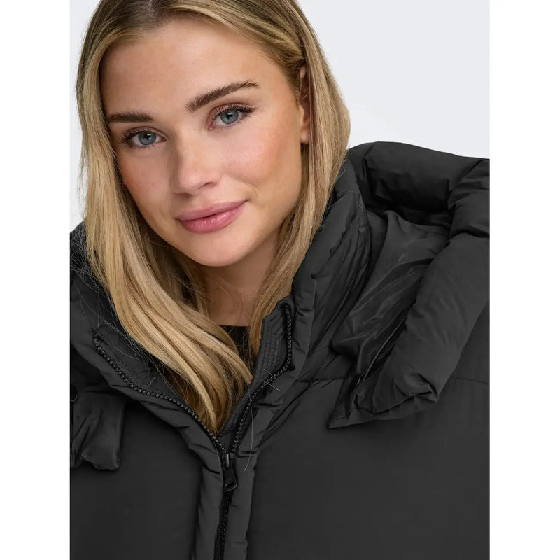 Only Doudoune noire pour femme avec col à volants et fermeture éclair, vue de face