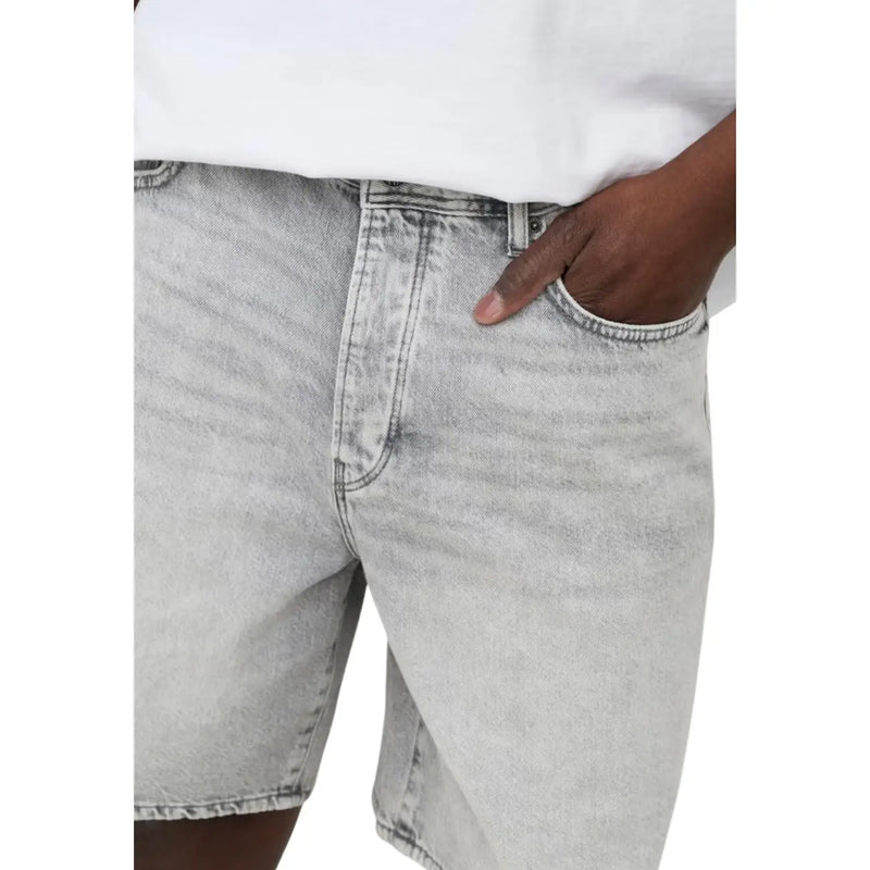 Only Damenshorts aus hellem Denim mit lässiger Passform und klassischen Ziernähten, Vorderansicht