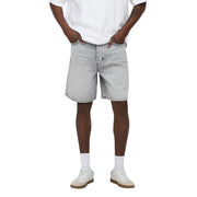 Only Shorts für Damen aus hellblauem Denim mit klassischem Fünf-Taschen-Design und ausgefranstem Saum, Vorderansicht